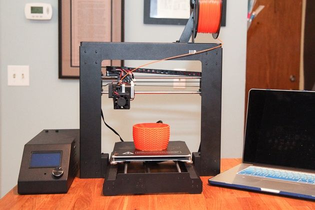 What is a 3d printer and how does it work